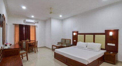 Hotel Sandra Palace Room Type - Superior AC With Balcony Hotel Sandra Palace Room Type - Superior AC With Balcony