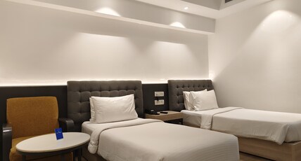 Delite Sarovar Portico Faridabad Room Type - Deluxe Room - 2 Single Beds