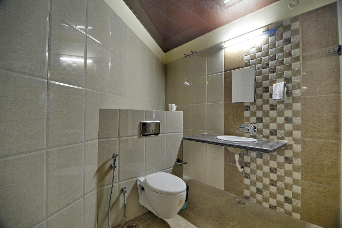 Hotel Heiwa Inn - Tap to explore photos