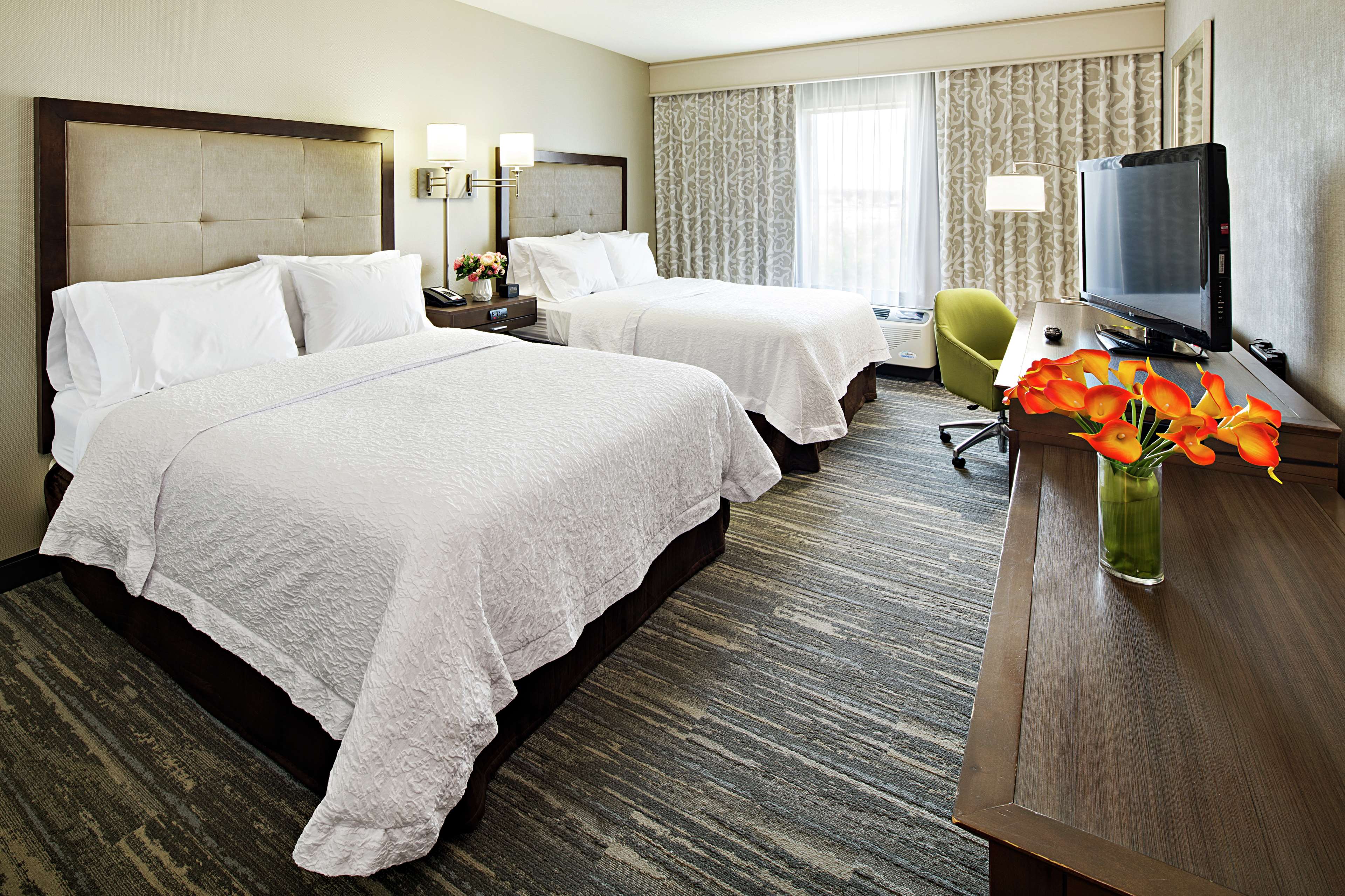 Hampton Inn & Suites by Hilton Palm Desert - Tap to explore photos