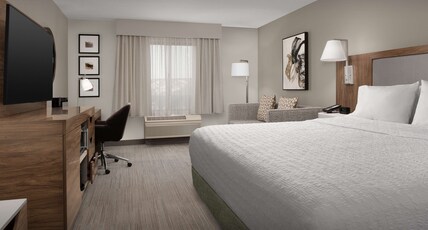 Hampton Inn & Suites by Hilton Paso Robles Room Type - 1 KING BED NONSMOKING