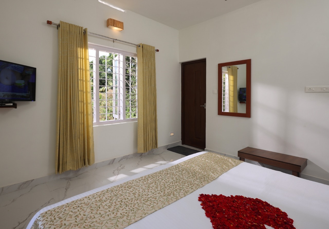 Munnar Hills Homestay - Tap to explore photos