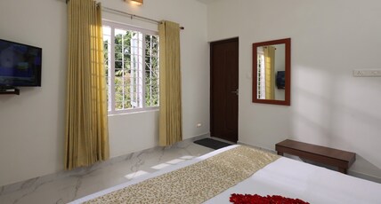 Munnar Hills Homestay Room Type - Deluxe  Room