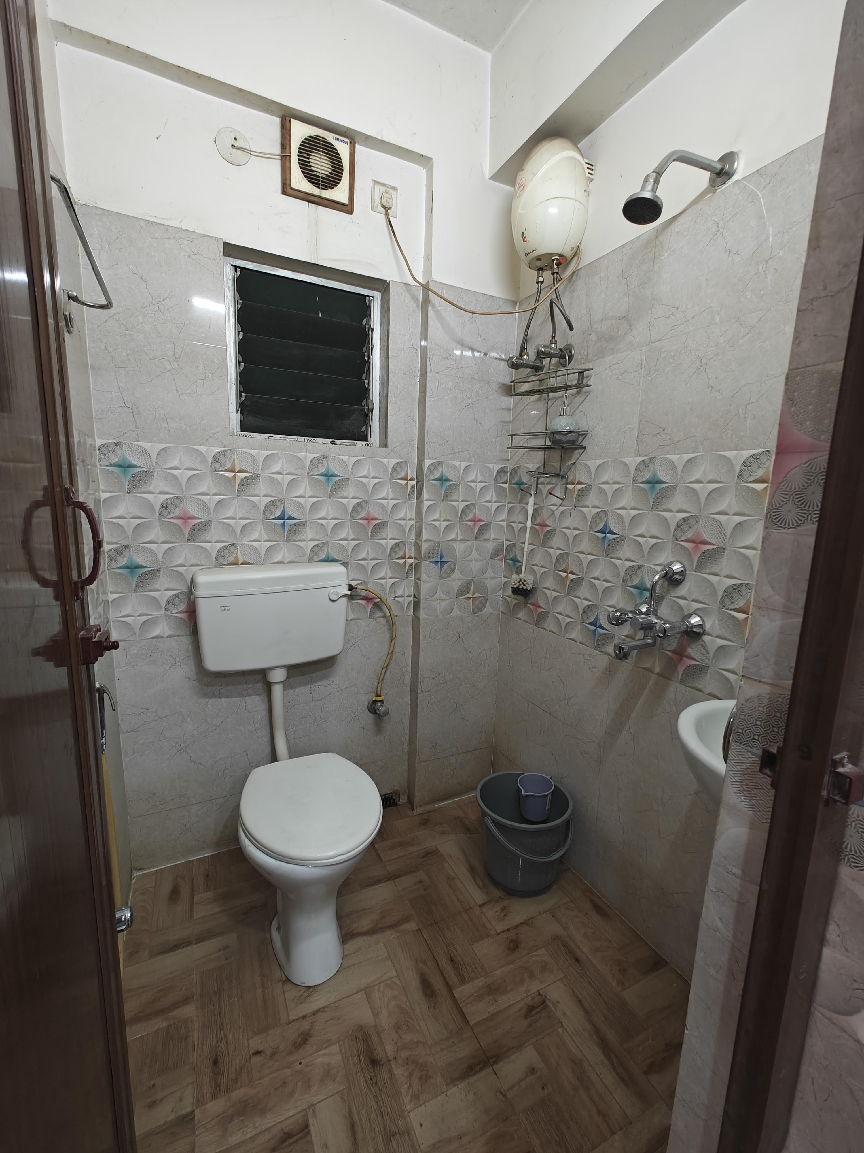 4 Bhk fully furnished flat with Kitchen - Tap to explore photos