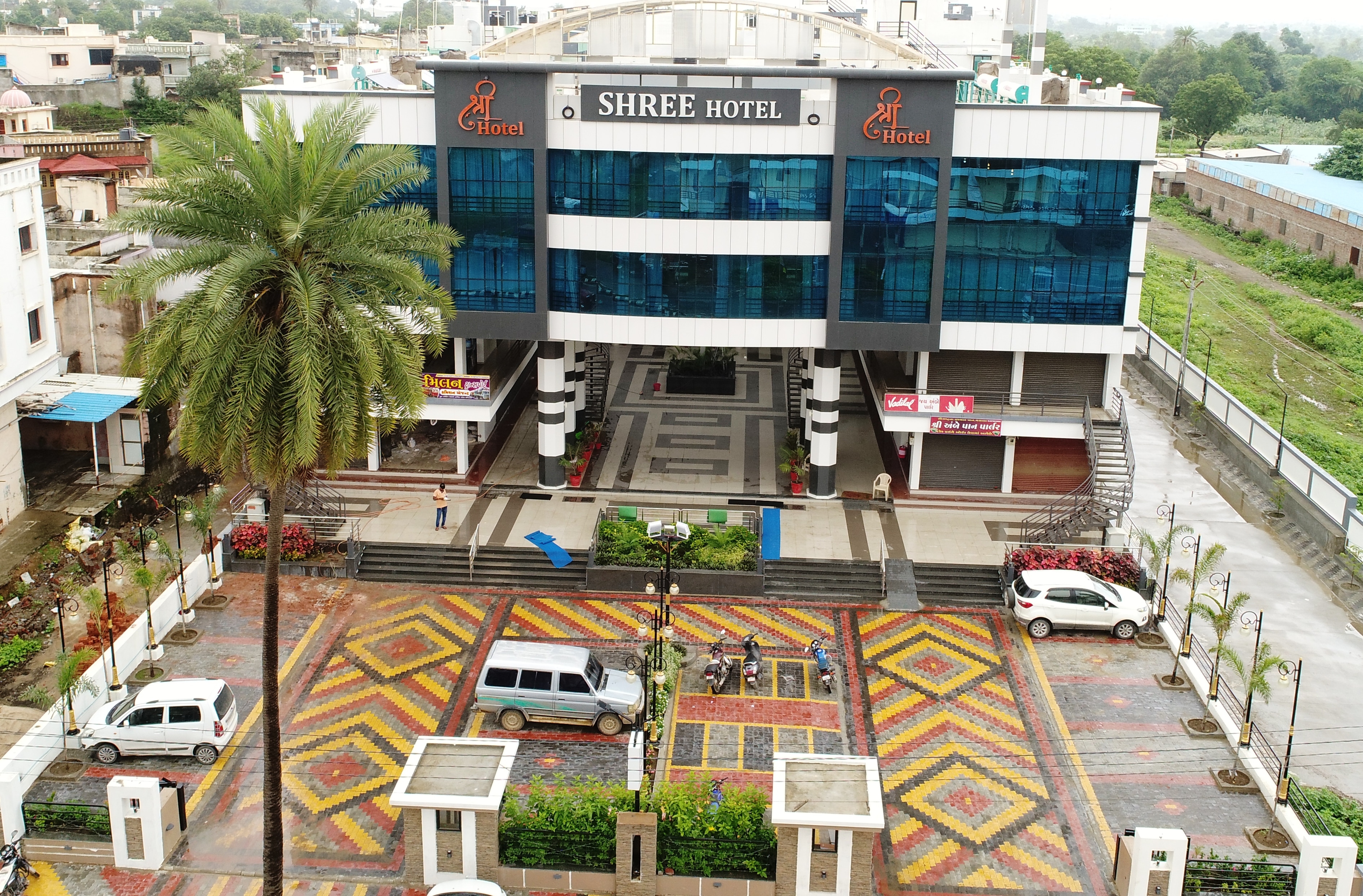 SHREE HOTEL - Tap to explore photos