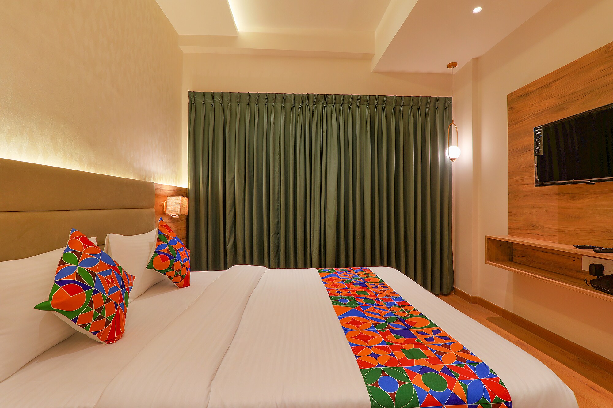 Fabhotel Pratham inn-1km from Gomti Nagar Railway Station - Tap to explore photos