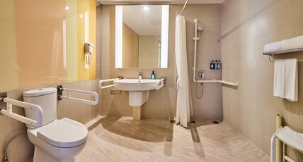 Holiday Inn Express SHANGHAI ZHENPING Room Type - 1 Bedroom Suite Accessible Sofa Bed