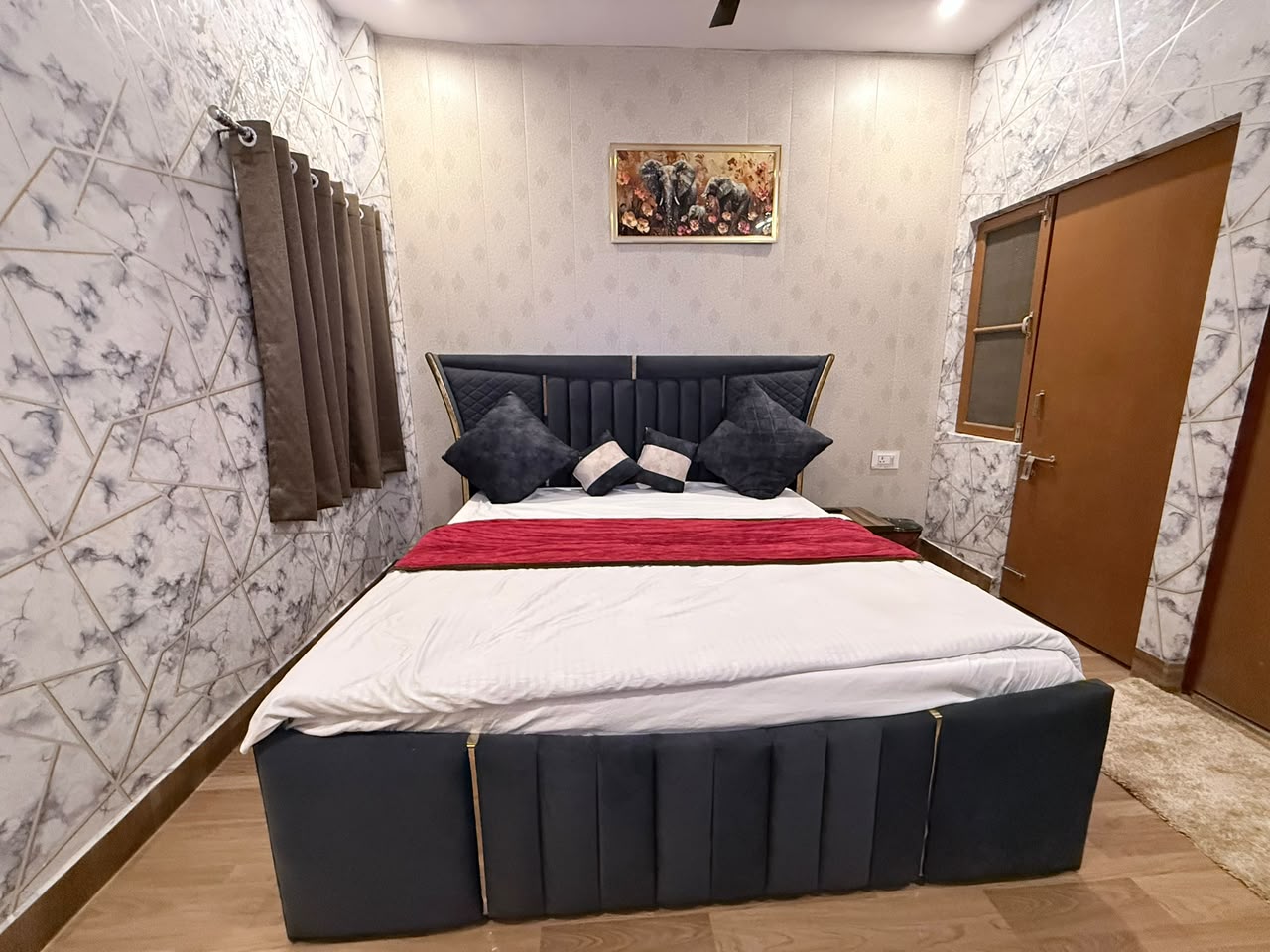 Drip Inn Homestay JNK - Tap to explore photos