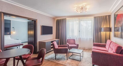 Radisson RED Hotel London Heathrow Room Type - Suite - One Bedroom - Bunk Beds