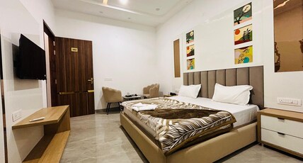 Blue Five Residency Room Type - City View Deluxe Room