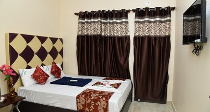 Right Choice Hotels Room Type - AC Double Bed Room