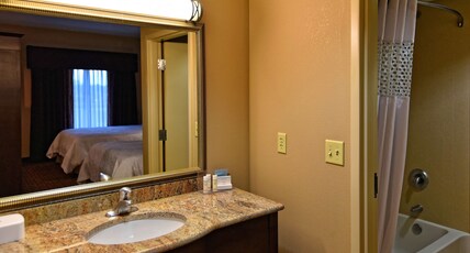 HAMPTON INN GENESEO NY Room Type - 2 QN STUDIO STE NONSMOKING