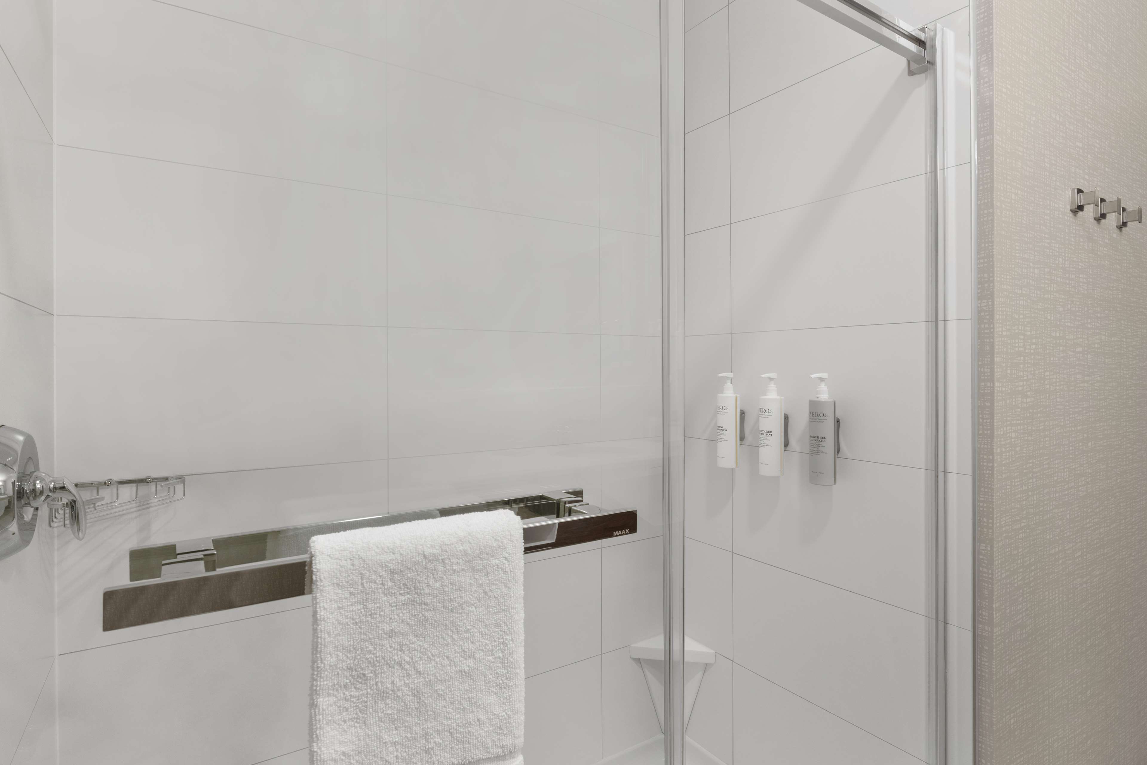 Hampton Inn by Hilton Cornwall - Tap to explore photos