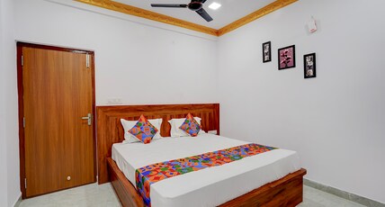 Via Guru Residency Room Type - Deluxe Room