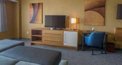 Double Tree Niagara Falls Room Type - 1KING HEAR ACCESS - FRIDGE