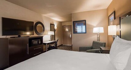 Best Western Plus Oceanside Palms Room Type - Accessible - 1 King, Mobility Accessible, Communication Assistance, Bathtub, Microwave And Refrigera