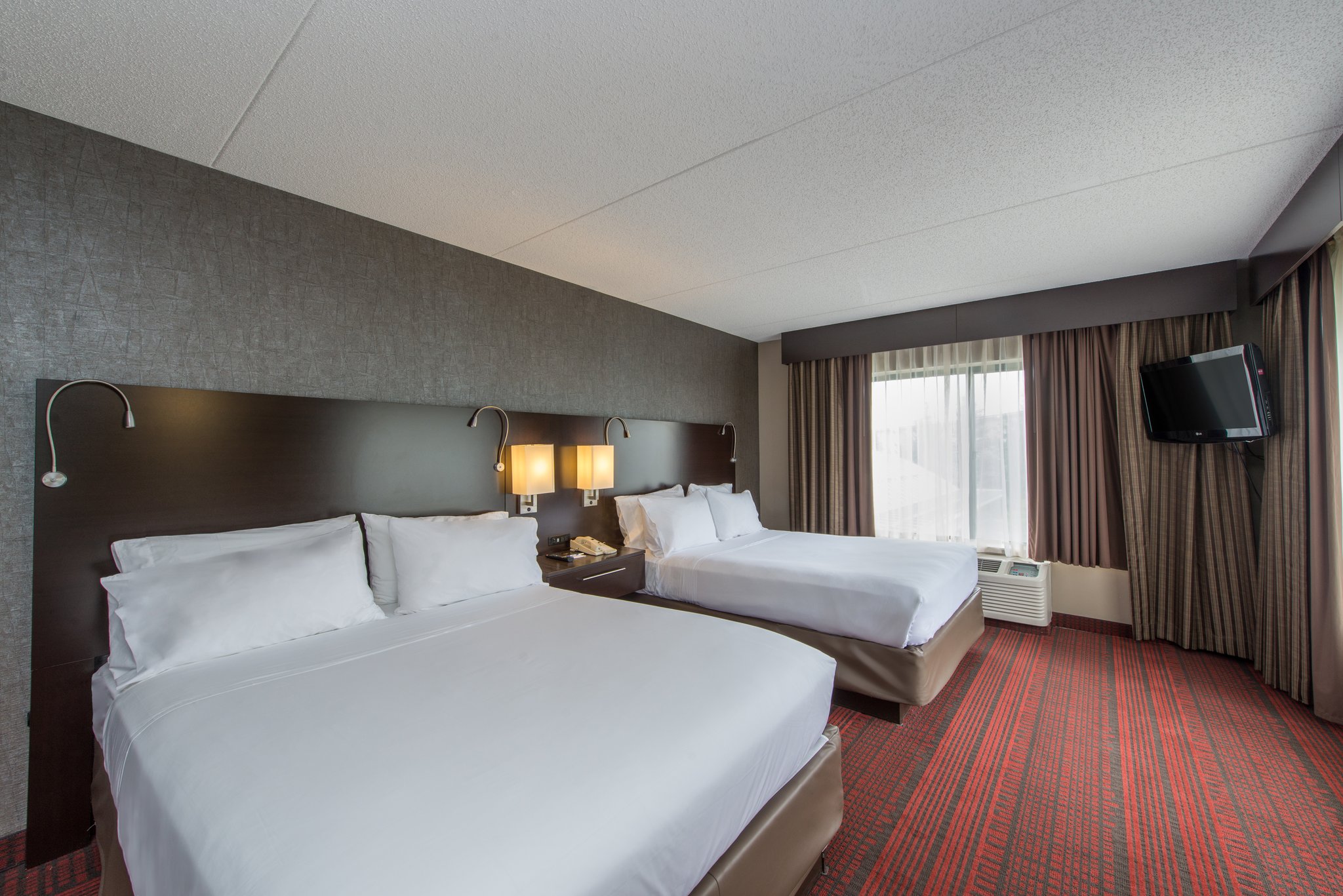 Holiday Inn Express & Suites AUBURN - Tap to explore photos