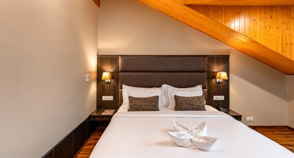 THE AZARA Room Type - 1 Bedroom Suite with Air Conditioning THE AZARA Room Type - 1 Bedroom Suite with Air Conditioning