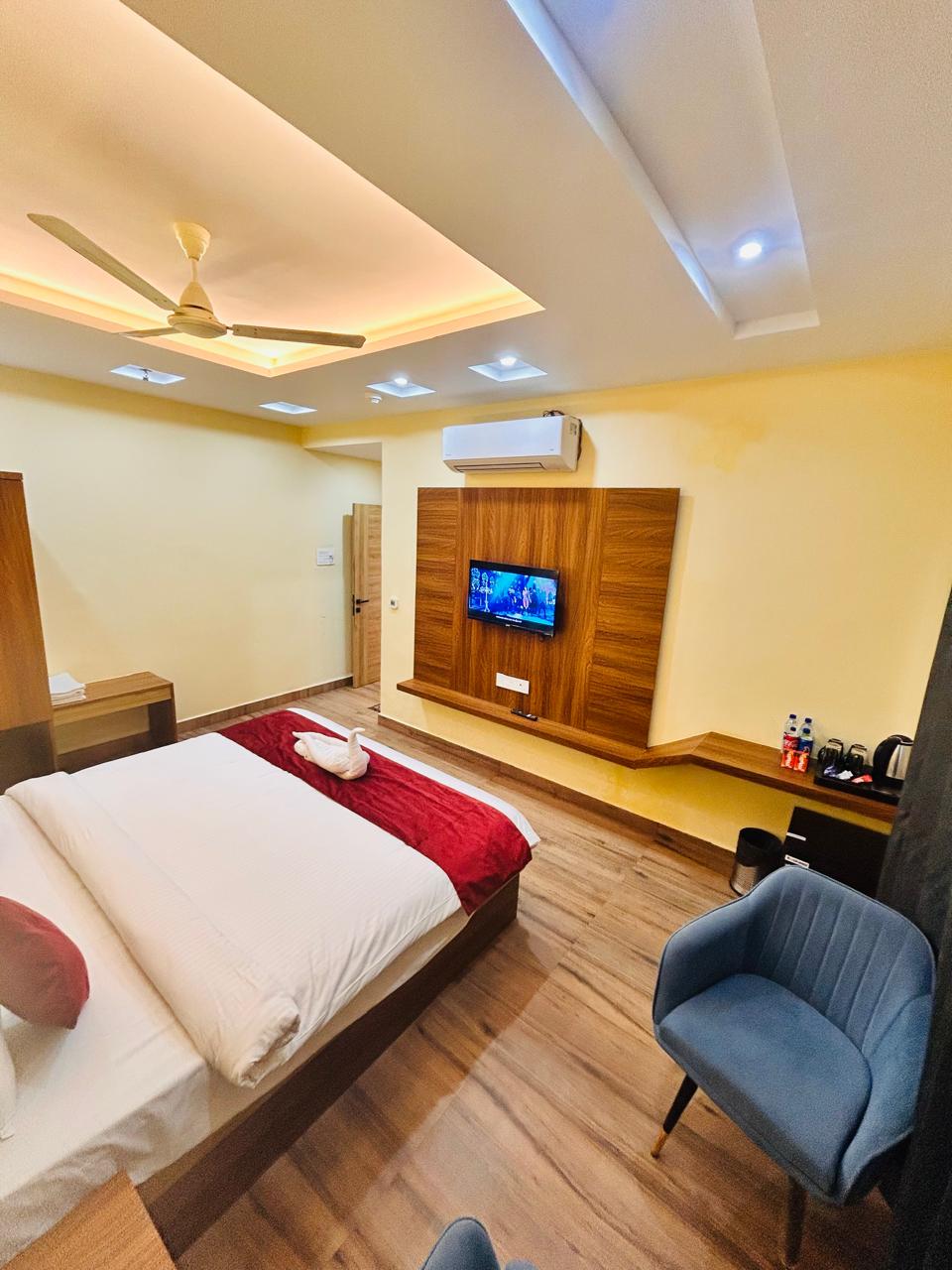 Hotel Shiv Shadhana - Tap to explore photos
