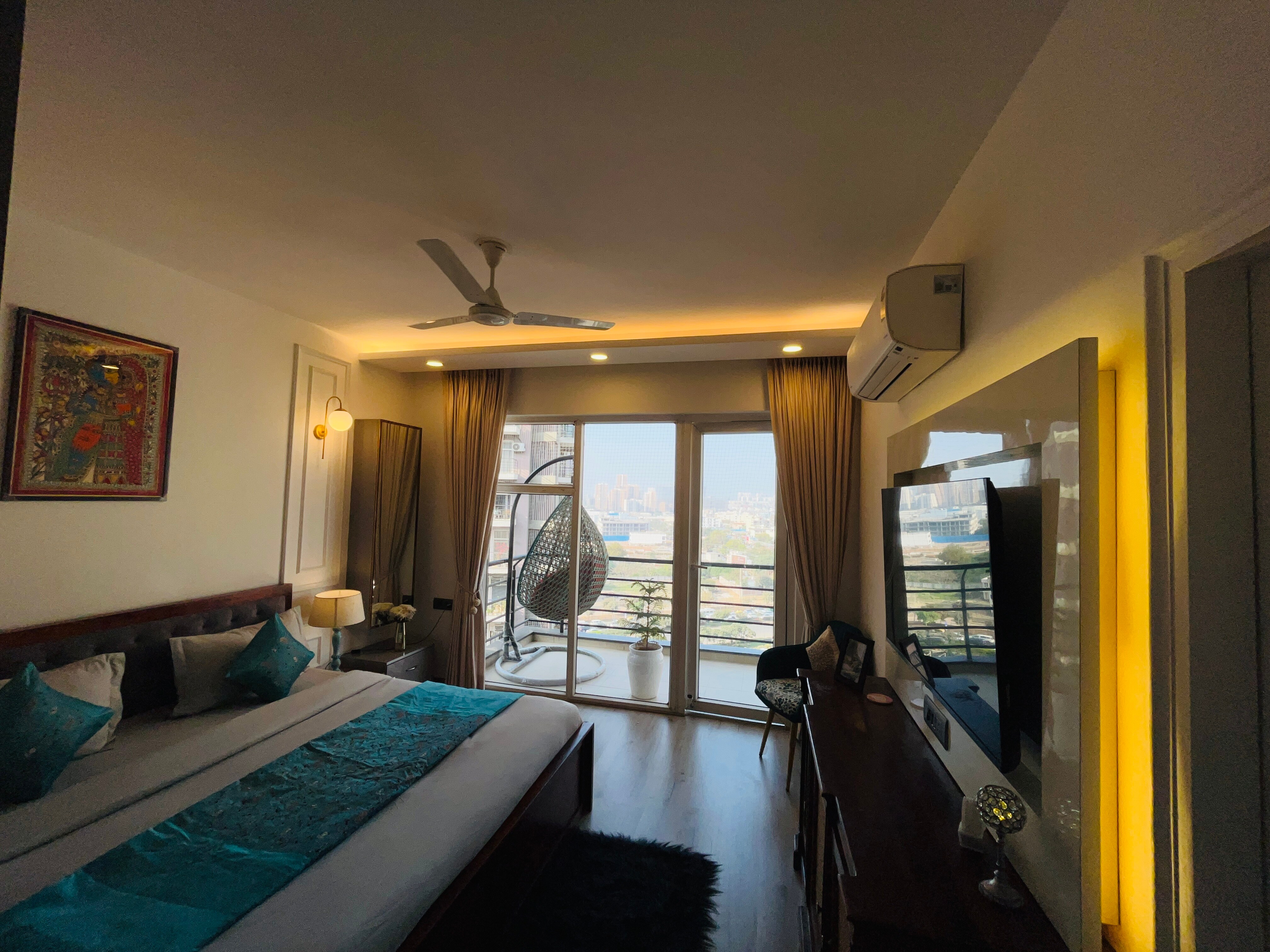 Hostie Spriha 3BHK Luxury apartment, Gurgaon - Tap to explore photos