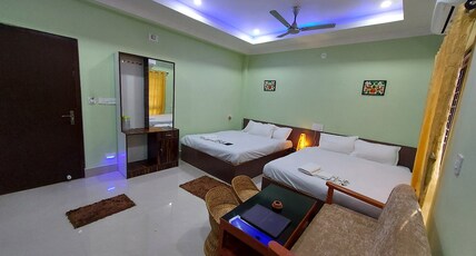 Hotel Aayes & Resort Room Type - Deluxe Quadruple Room