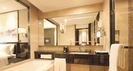 Doubletree Anhui Suzhou Room Type - KING DELUXE LAKE VIEW ROOM
