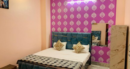 Agarwal Homestay | | Near Kashi Vishwanath Temple Room Type - Deluxe Luxury Double Bedroom