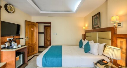 Golden Metro Hotel Room Type - Classic (Unmarried Couples Not Allowed)