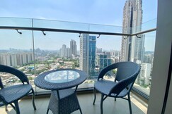 Luxury Skyline Studio Rooftop Pool Balcony