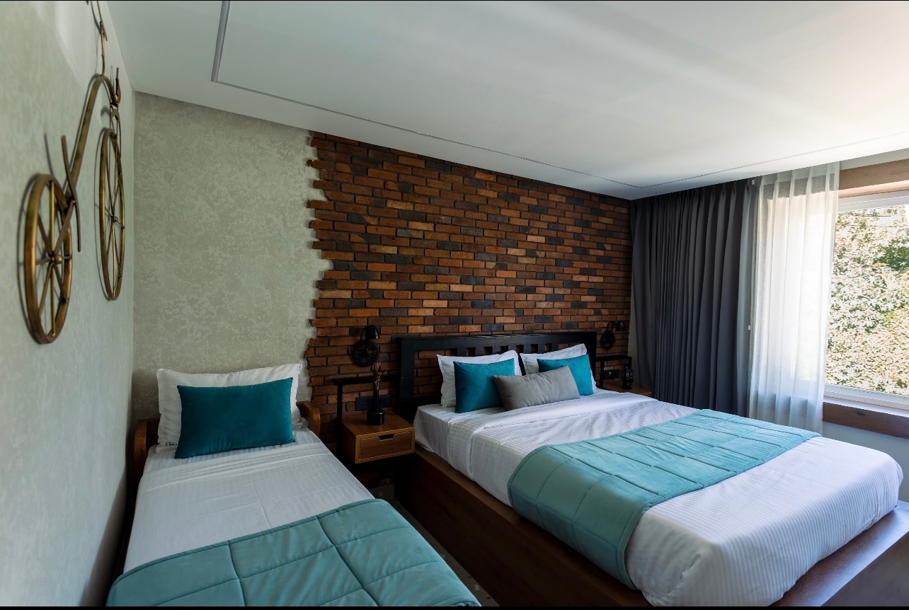 Hotel Maneck  Manor - Tap to explore photos