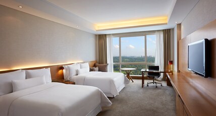 The Westin Mumbai Garden City Room Type - Club City View, Double Bed with Bathtub & Club Lounge Access The Westin Mumbai Garden City Room Type - Club City View, Double Bed with Bathtub & Club Lounge Access