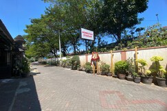 Hotel O near City of Tomorrow Mall formerly Vandhela Homestay