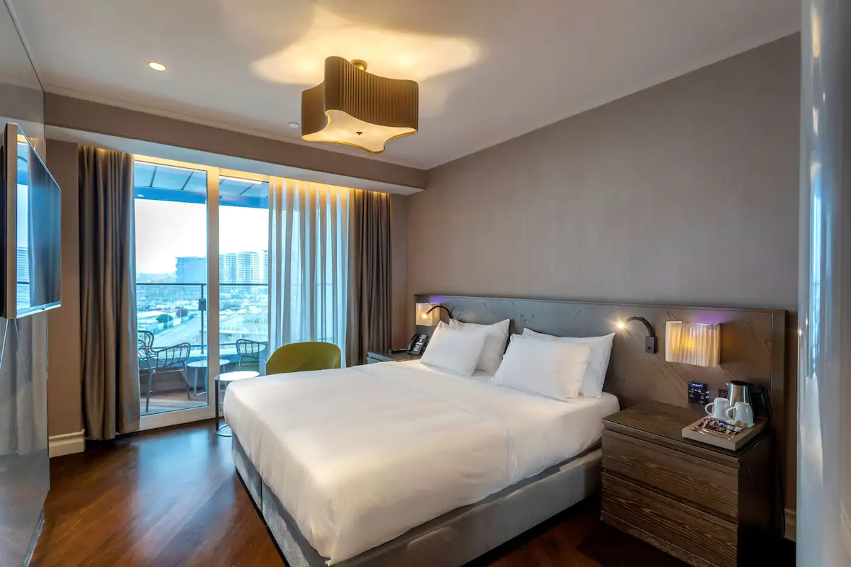 Radisson Blu Hotel Istanbul Ottomare - Tap to explore photos