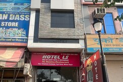 Lucky hotel and restuarant