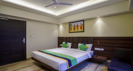 Treebo Pink City Grand Room Type - Standard Room