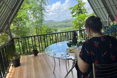 Casita Greens A-frame Hut