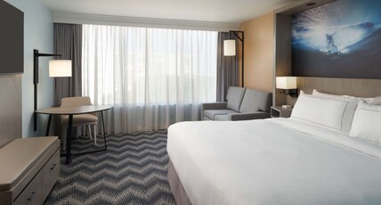 Hilton Cocoa Beach Oceanfront Room Type - 1 KING ACC W  RI SHWR