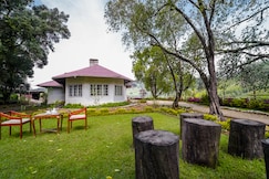 Arivikkad Private British Tea Bungalow Munnar by VOYE HOMES