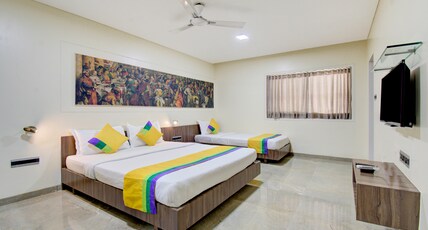 Treebo Lalaji's Executive Room Type - Deluxe Family Room