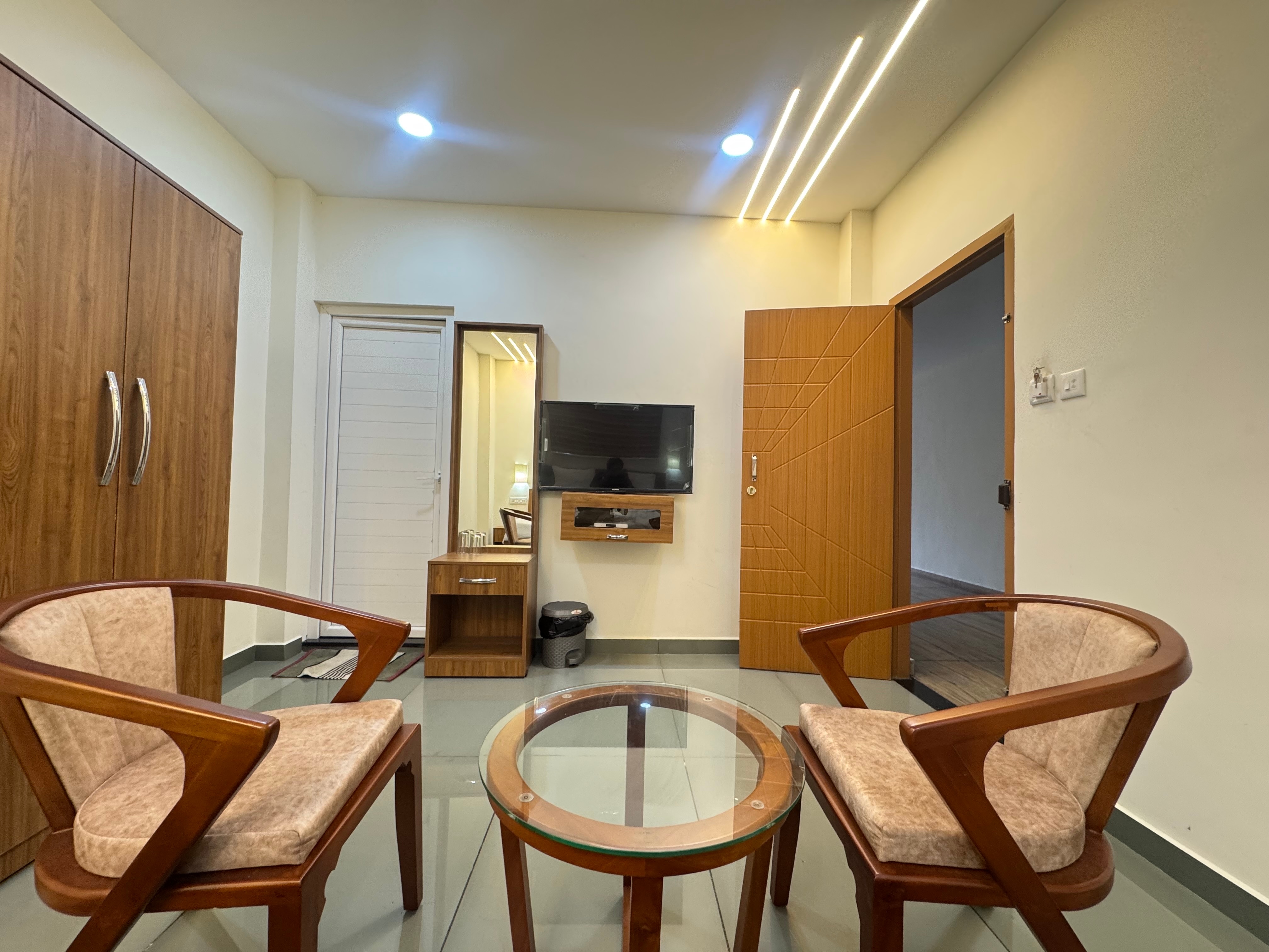 Malabar Residency (500 meter from Periyar National Park Gate) - Tap to explore photos