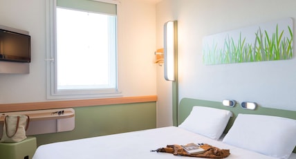ibis budget Roissy CDG Paris Nord 2 Room Type - DOUBLE - Room with a large bed for 2 people ibis budget Roissy CDG Paris Nord 2 Room Type - DOUBLE - Room with a large bed for 2 people