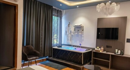 ZoukStayz Room Type - Premium Suite with Jacuzzi