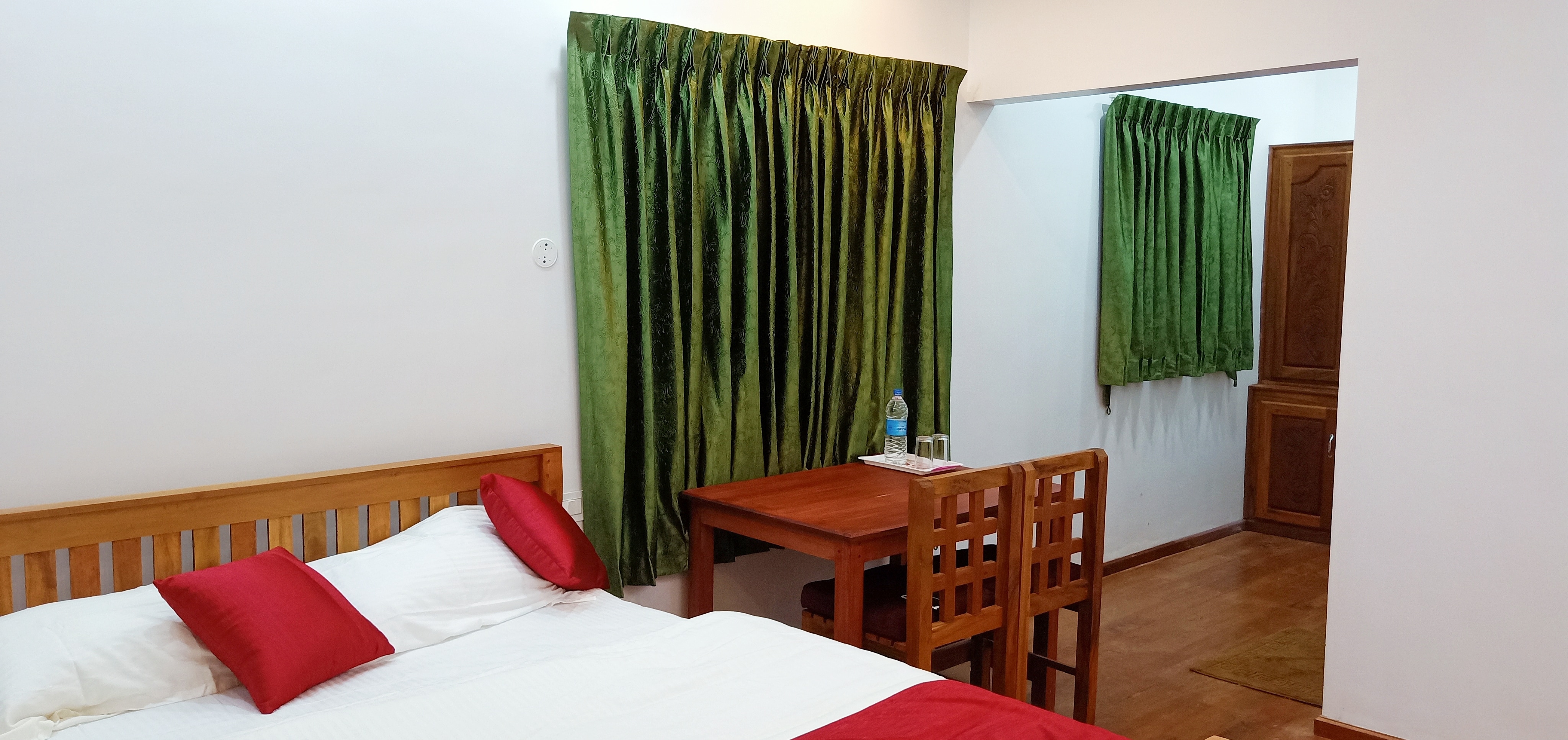 Moon homestay - Tap to explore photos