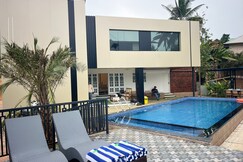 Bumble Bee | Serene Escape with Swimming Pool