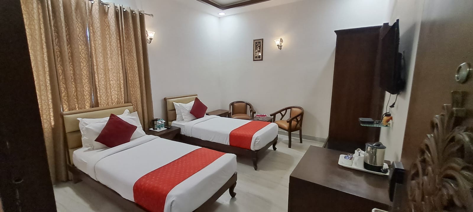 Goyal Hoteliers - Hotel Agra Grande - Tap to explore photos