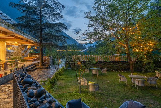 The Social Stays Kasol