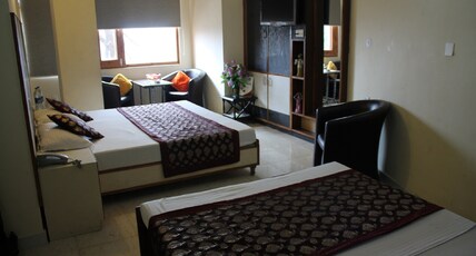 HOTEL PRESTIGE The Mall Road Room Type - Family Room