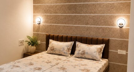METRO GUEST HOUSE Room Type - Deluxe Room With Queen Size Bed