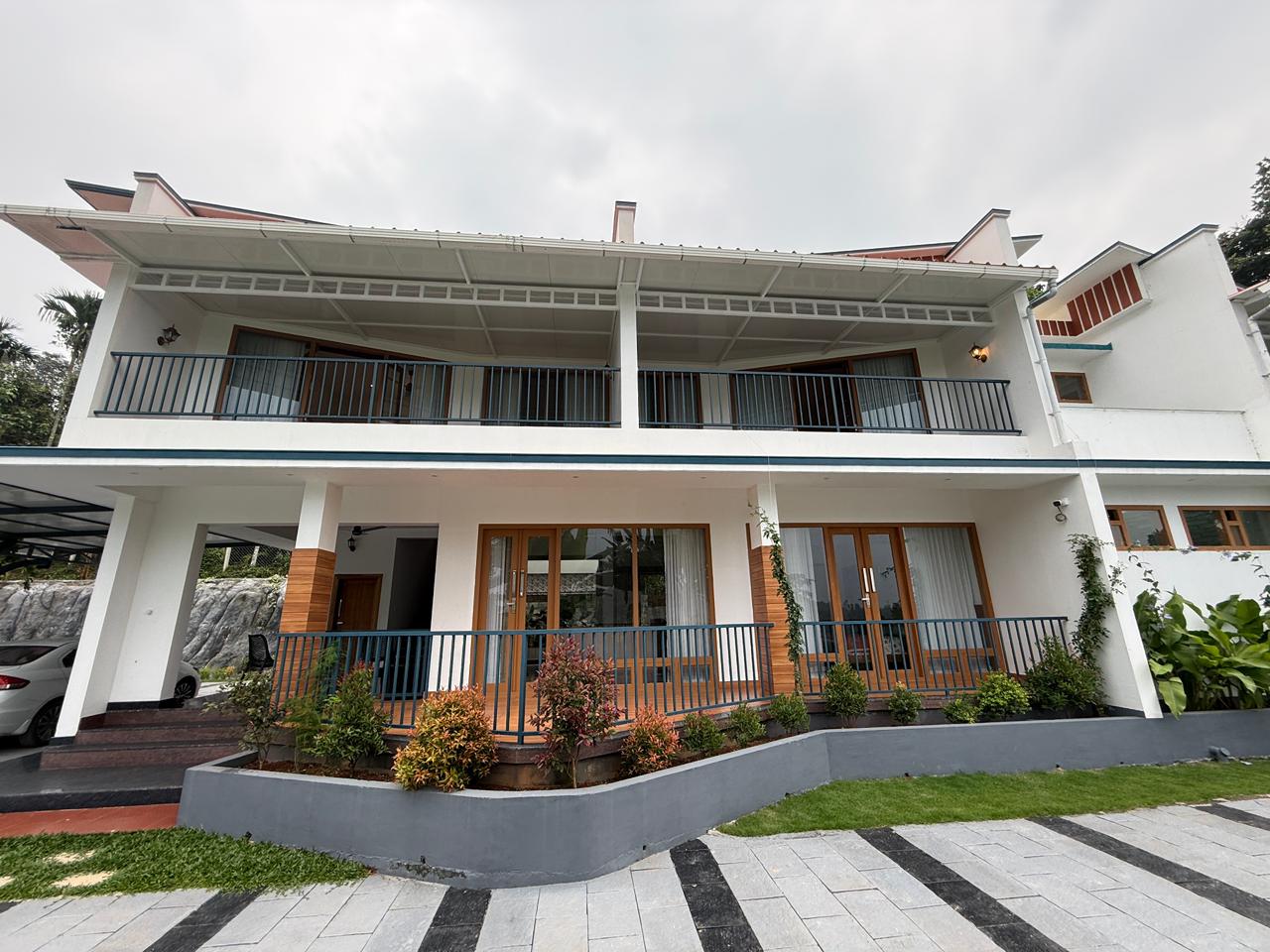 Saras Homestay - Tap to explore photos