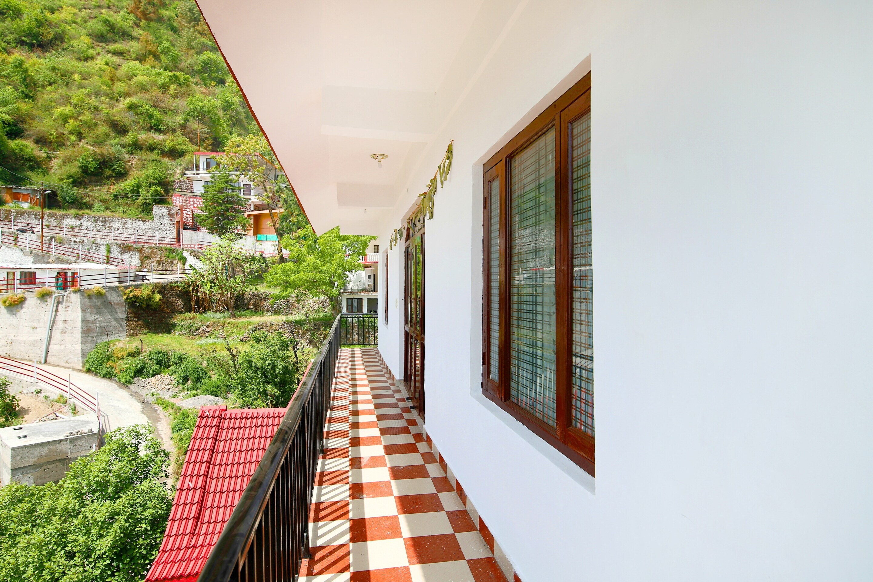 OYO Flagship Doon View Home Stay - Tap to explore photos